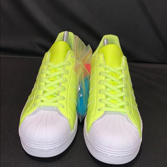Adidas Superstar Neon Yellow/Volt - Picture 2 of 5